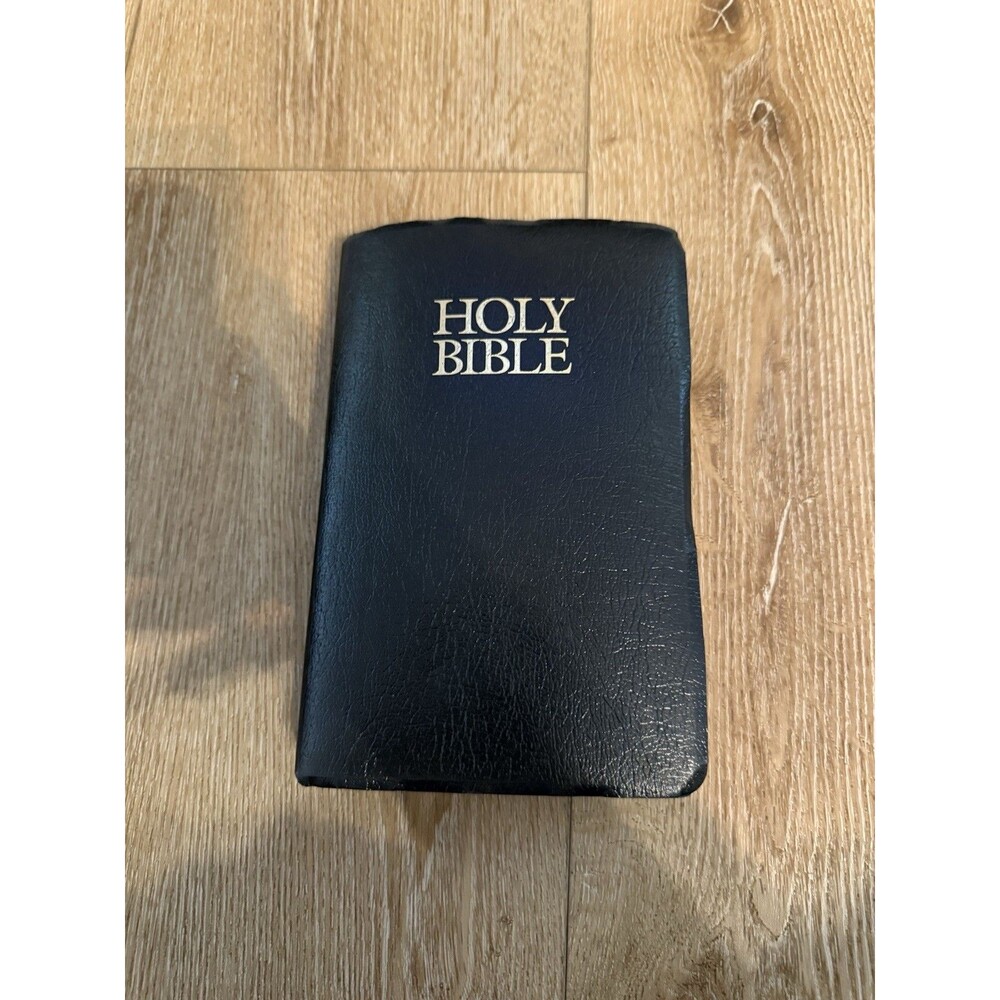 Holy Bible NIV with Helps Words of Christ in Red Letter Zondervan 2001 Black
